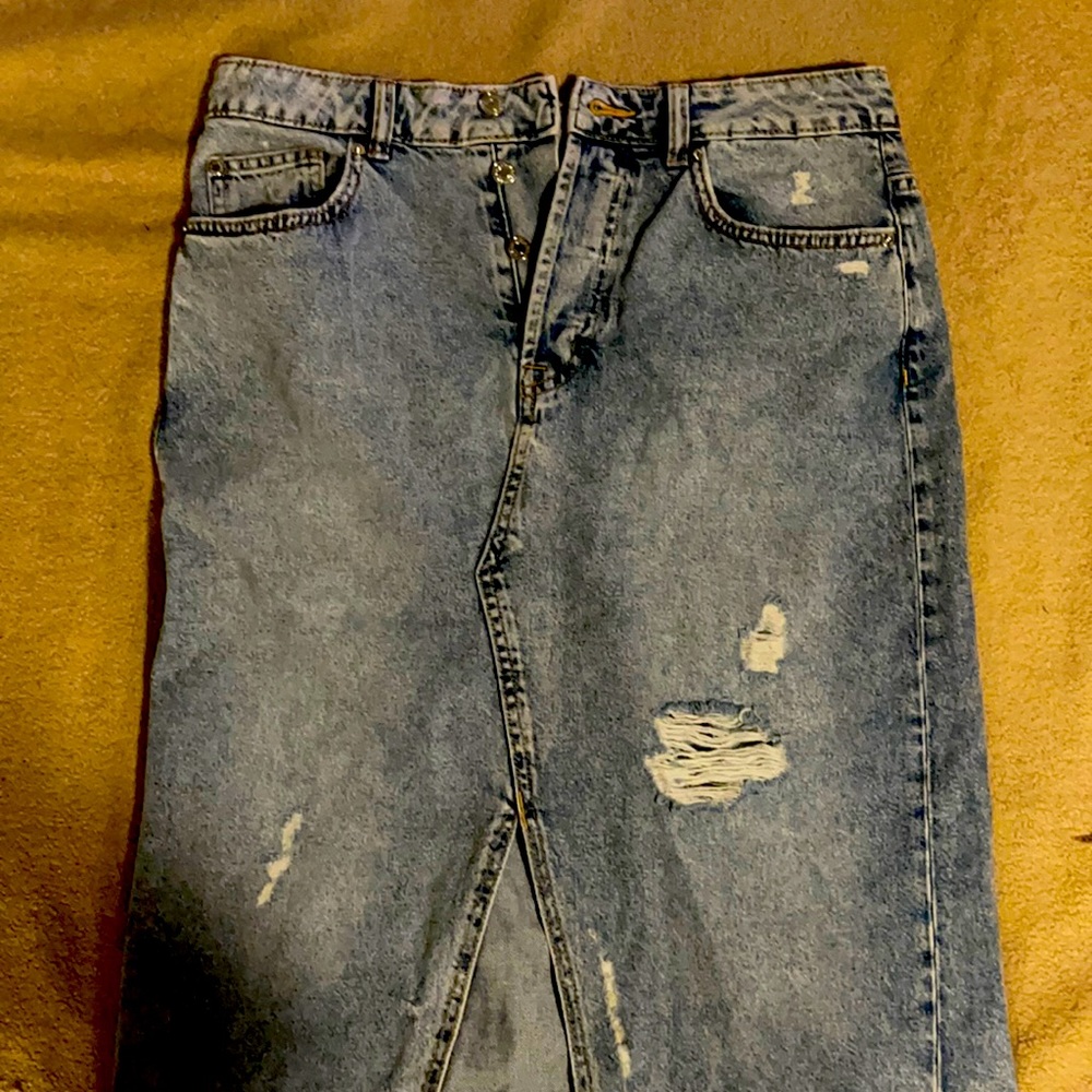 A demin long pencil skirt